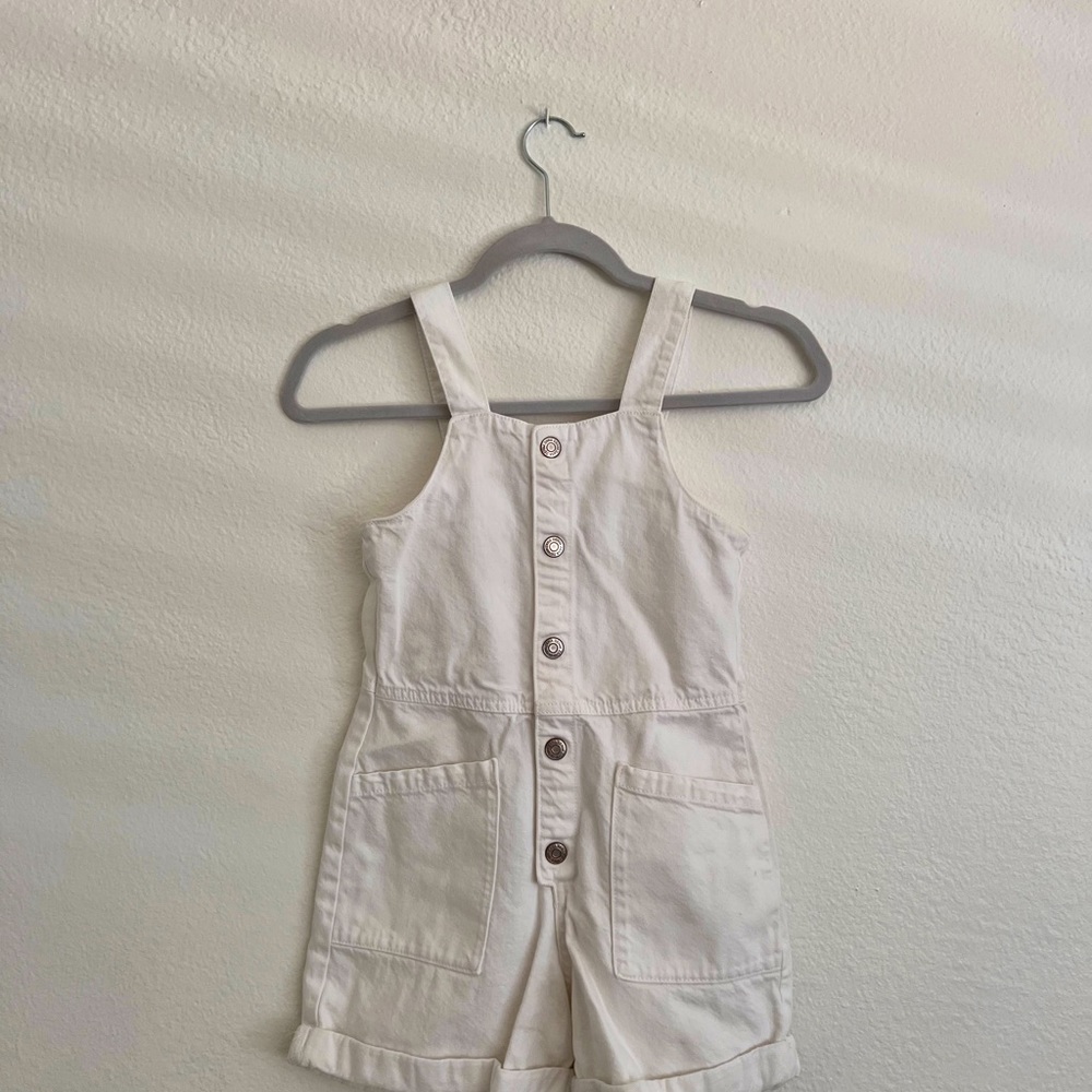 Zara brand, size 9, girls romper, white, 4 pockets total, barely used